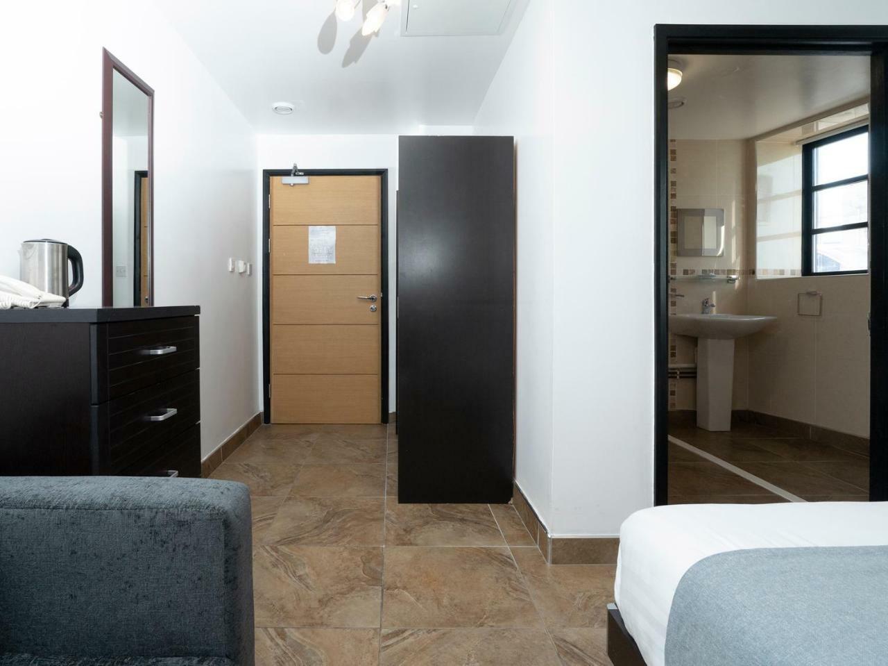Atz&H Inn Билстон Экстерьер фото